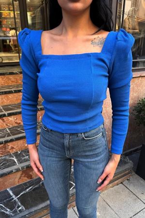 Kadın Mavi Kare Yaka Uzun Kollu Fit Triko Bluz – Modern & Şık