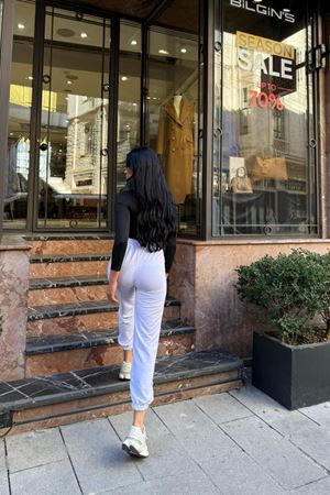 Kadın Beyaz Lastikli Bel Bağcıklı Jogger Eşofman Altı – Rahat Kesim Pamuksu Doku