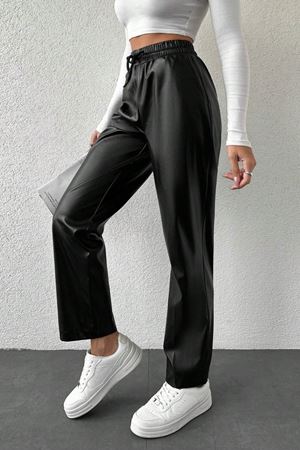 Kadın Siyah Deri Görünümlü Yüksek Bel Lastikli Jogger Pantolon