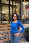 Kadın Mavi Kare Yaka Uzun Kollu Fit Triko Bluz – Modern & Şık